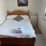 Tranquil 1 Bedroom Apartment 30 Mins From Heathrow