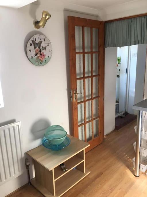 Tranquil 1 Bedroom 30 Mins From Heathrow Apartment